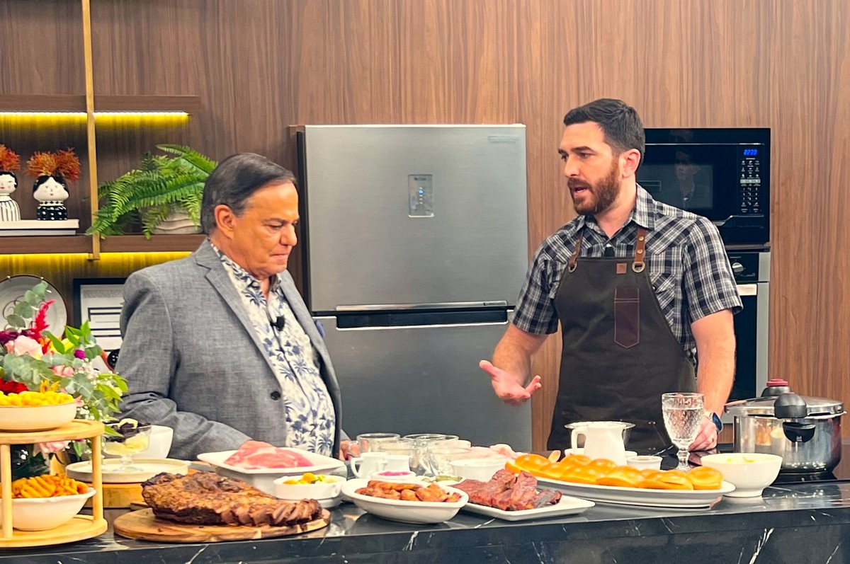 Rei do Barbecue’ Arthur Fumis, do Dickey’s Barbecue Pit, participa do programa Manhã do Ronnie, na RedeTV!