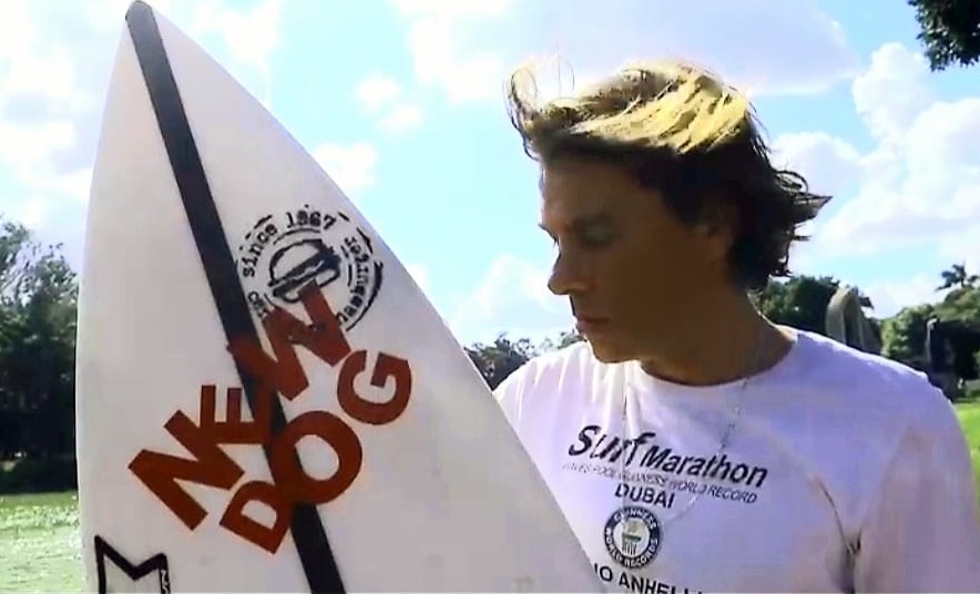 Surfista Arno Anhelli se prepara para conquista do novo Record Mundial