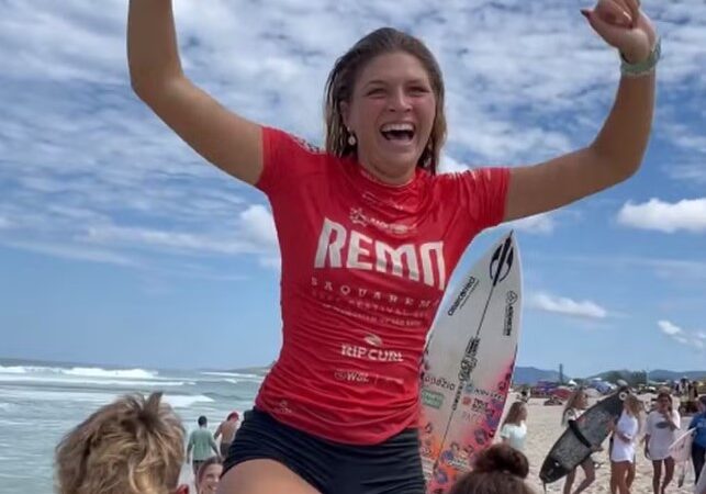 Luara Mandelli conquista título inédito no WSL Pro Júnior em Saquarema