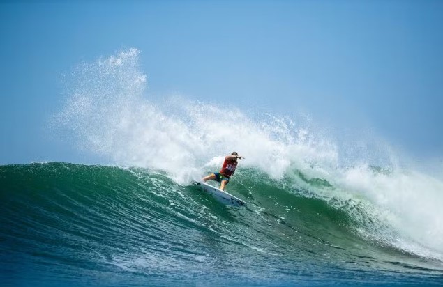 Alejo Muniz, João Chianca e Luana Silva avançam em etapa decisiva em Bells Beach