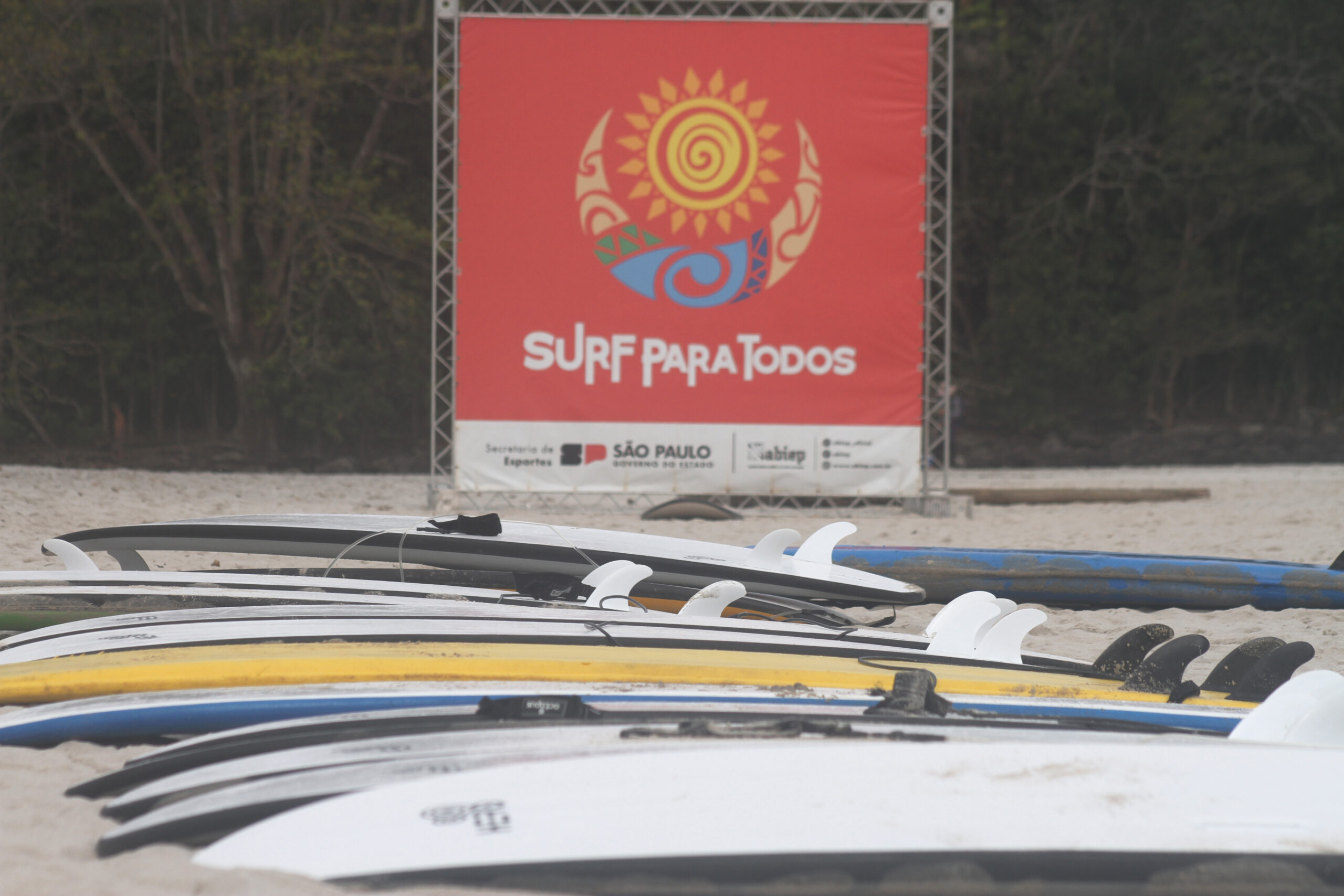 Projeto Surf Para Todos chega a Maresias com meta de 12 mil participantes
